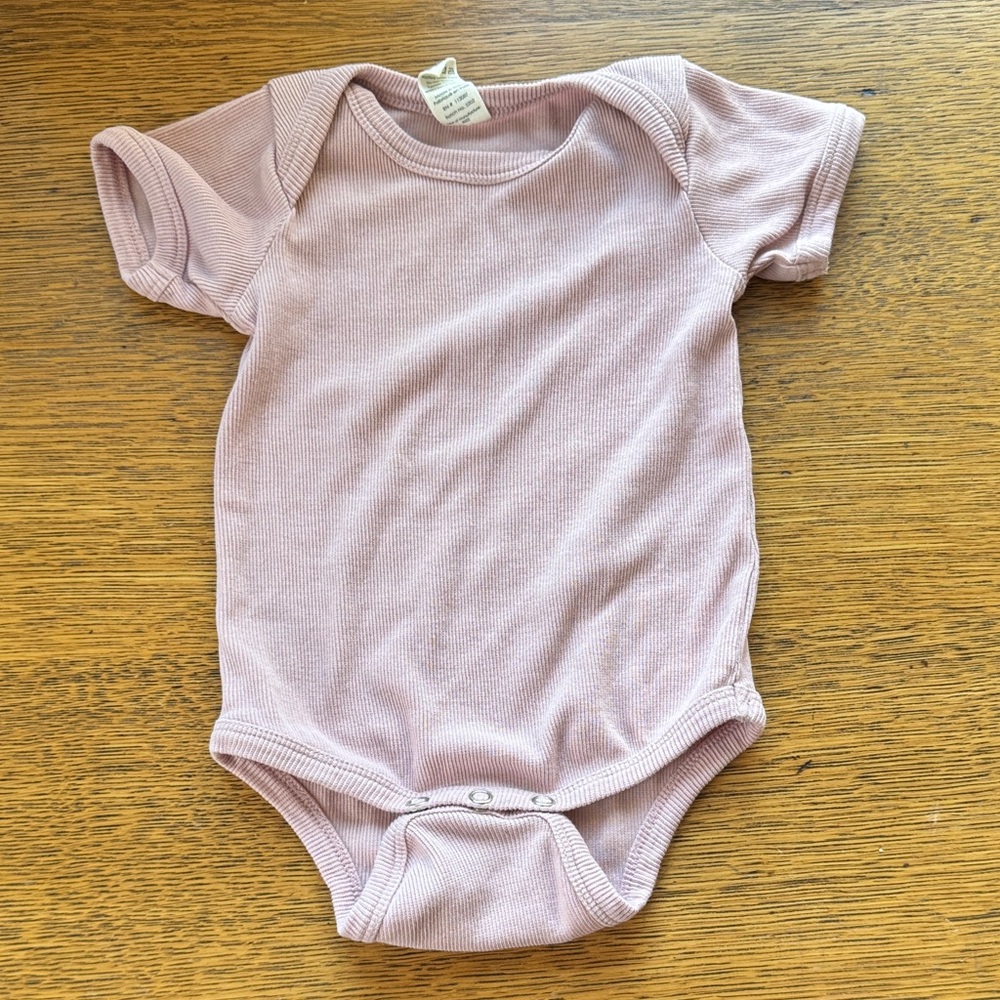 Kate Quinn onesie,6-12m